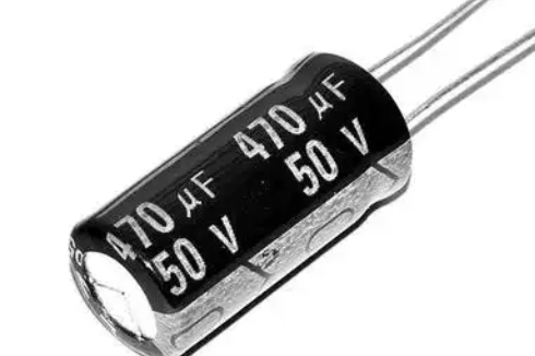 與固態(tài)電容相比，鉭電容的成本如何?